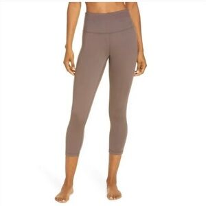 NWT Zella Studio Lite High Waist Capri‎ Crop Leggings